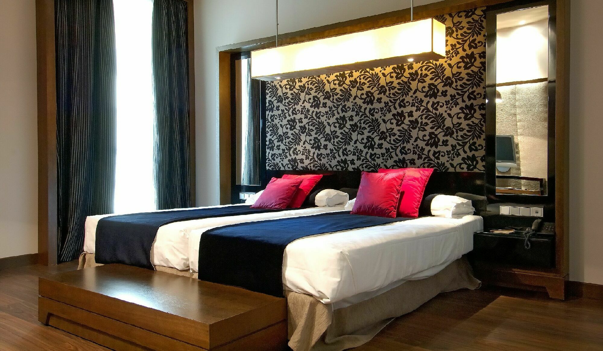 Vincci Soho Hotel Madrid Bagian luar foto
